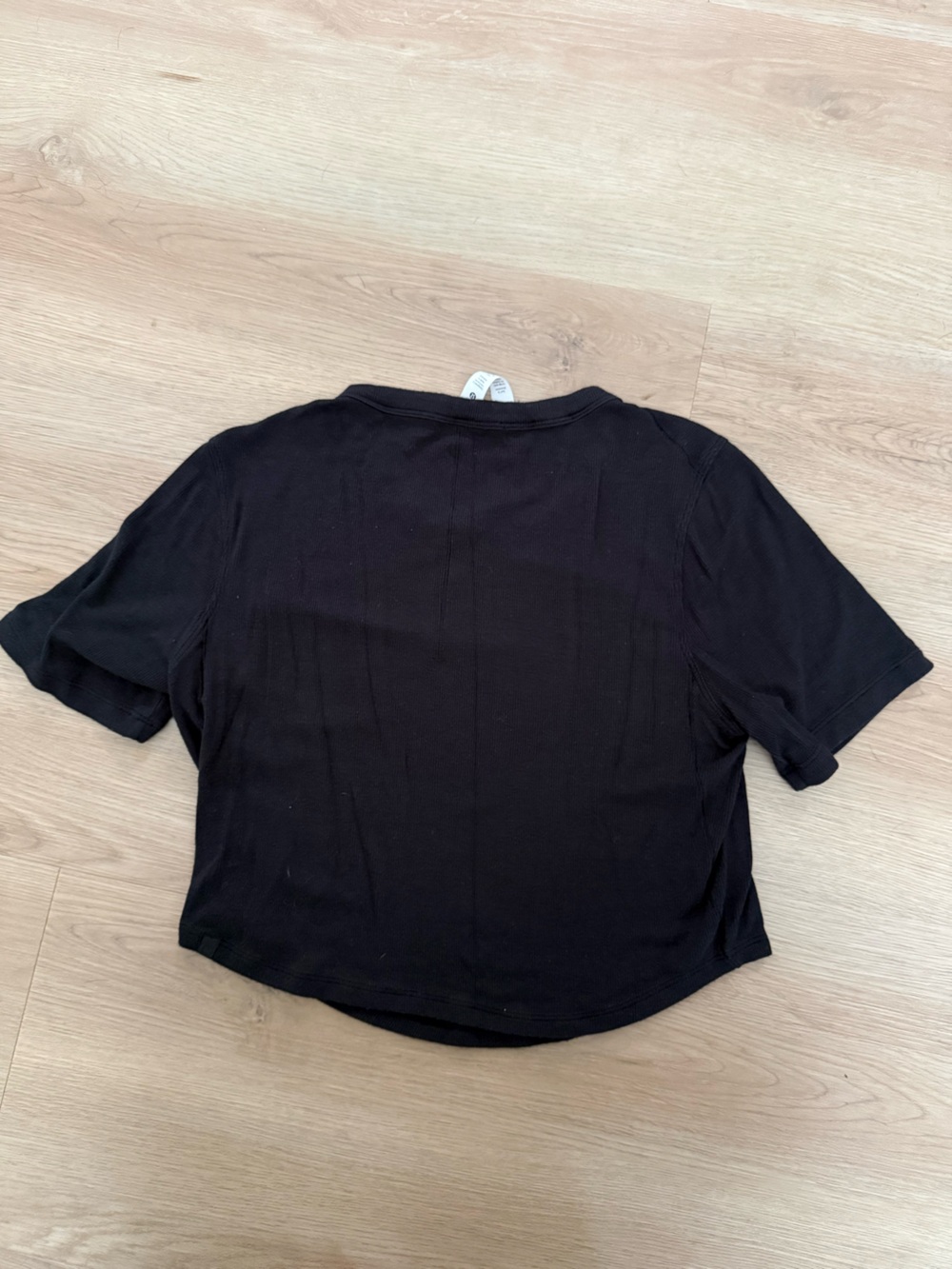 lululemon Black ribbed Short Sleeve Crop Top size 10 - Picture 3 of 3